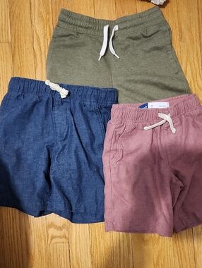 Old Navy Kids Shorts in Olive, Navy & Red, 2 Khaki/linen Blend & 1 Sweatpant Mat